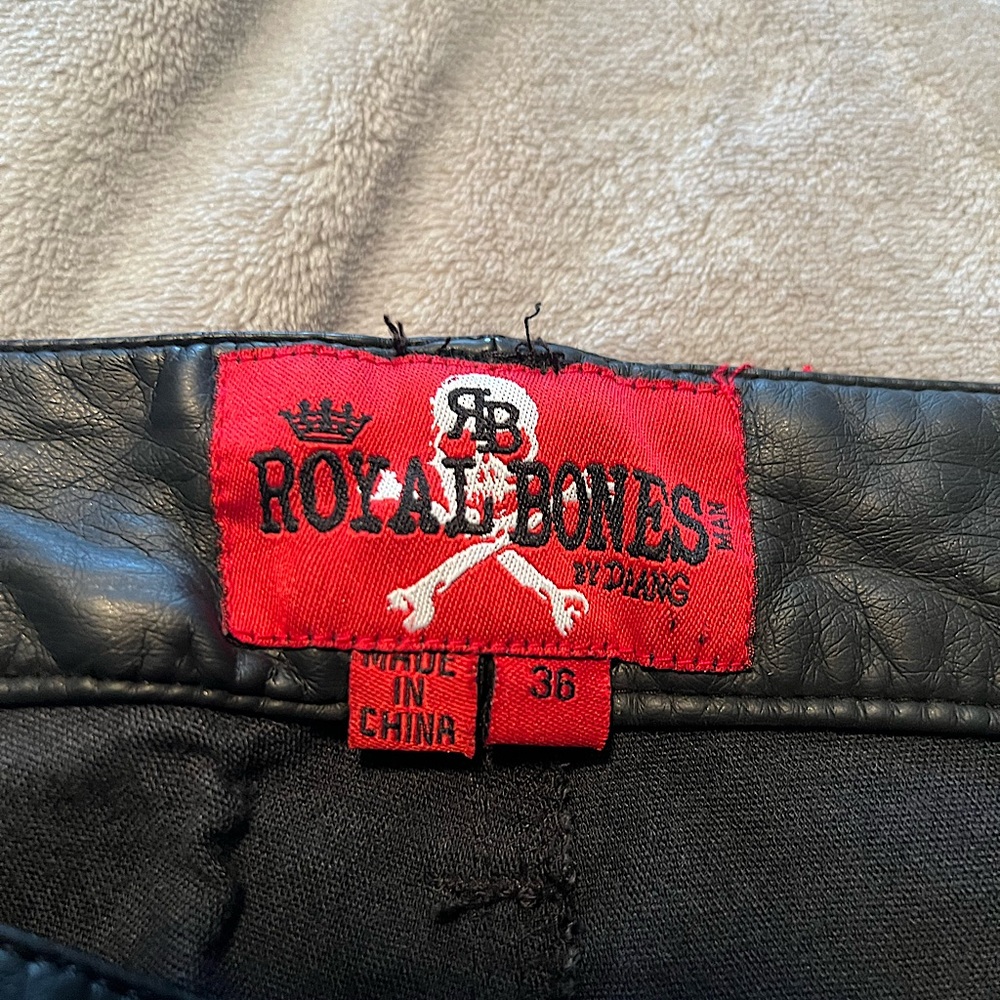 Is new never used , very good condition not ripped